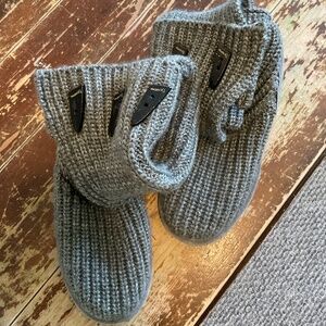 BearPaw Knitted Footware